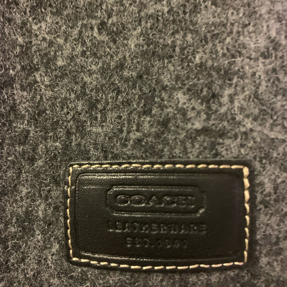 🌷🌷HP 🎉SALE NWT Authentic Coach Scarf - Picture 5 of 7